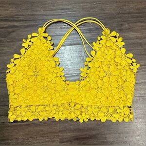 La Miel Crochet Lace Bralette Top in Yellow. Size Large.